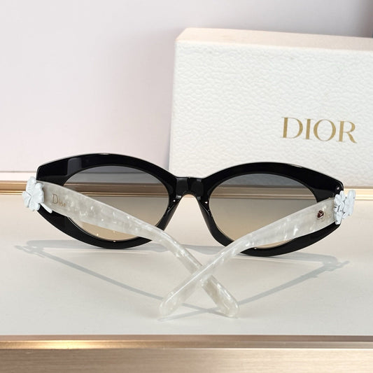 D**R Cat-Eye Oval Sunglasses | Black Acetate Frame, Pearl Temple & 3D Floral Detail