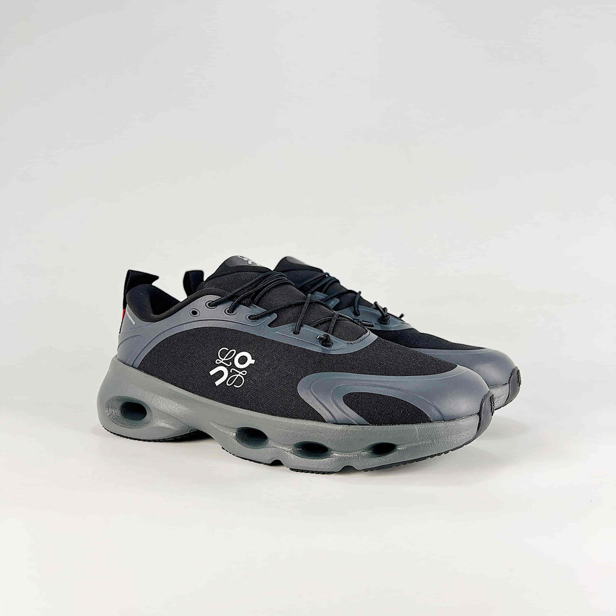 Loewe × On Cloudsolo – Unisex Lightweight Breathable Luxury Collaborative Running Shoes | Black & Gunmetal Gray