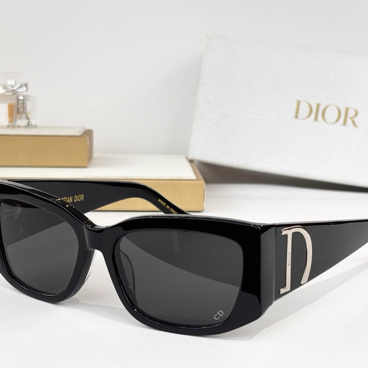 D**R Signature Rectangle Sunglasses | Glossy Black Acetate Frame & Gold D Logo