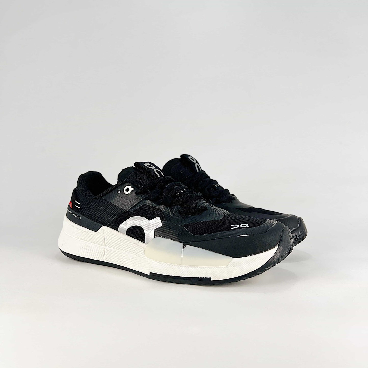On The Roger Pro 2 – Black & White Unisex Breathable Anti-Slip Shock-Absorbing Tennis Shoes