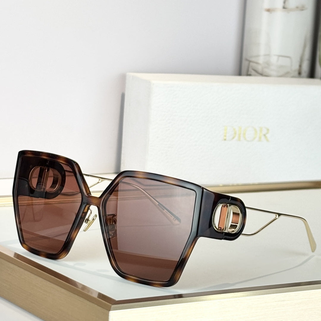 D**R 30Montaigne Butterfly Sunglasses | White Acetate Frame, Grey Lenses & CD Logo | Multiple Colors