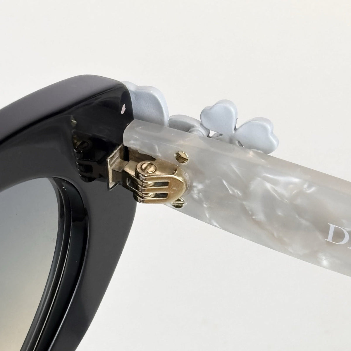 D**R Cat-Eye Oval Sunglasses | Black Acetate Frame, Pearl Temple & 3D Floral Detail