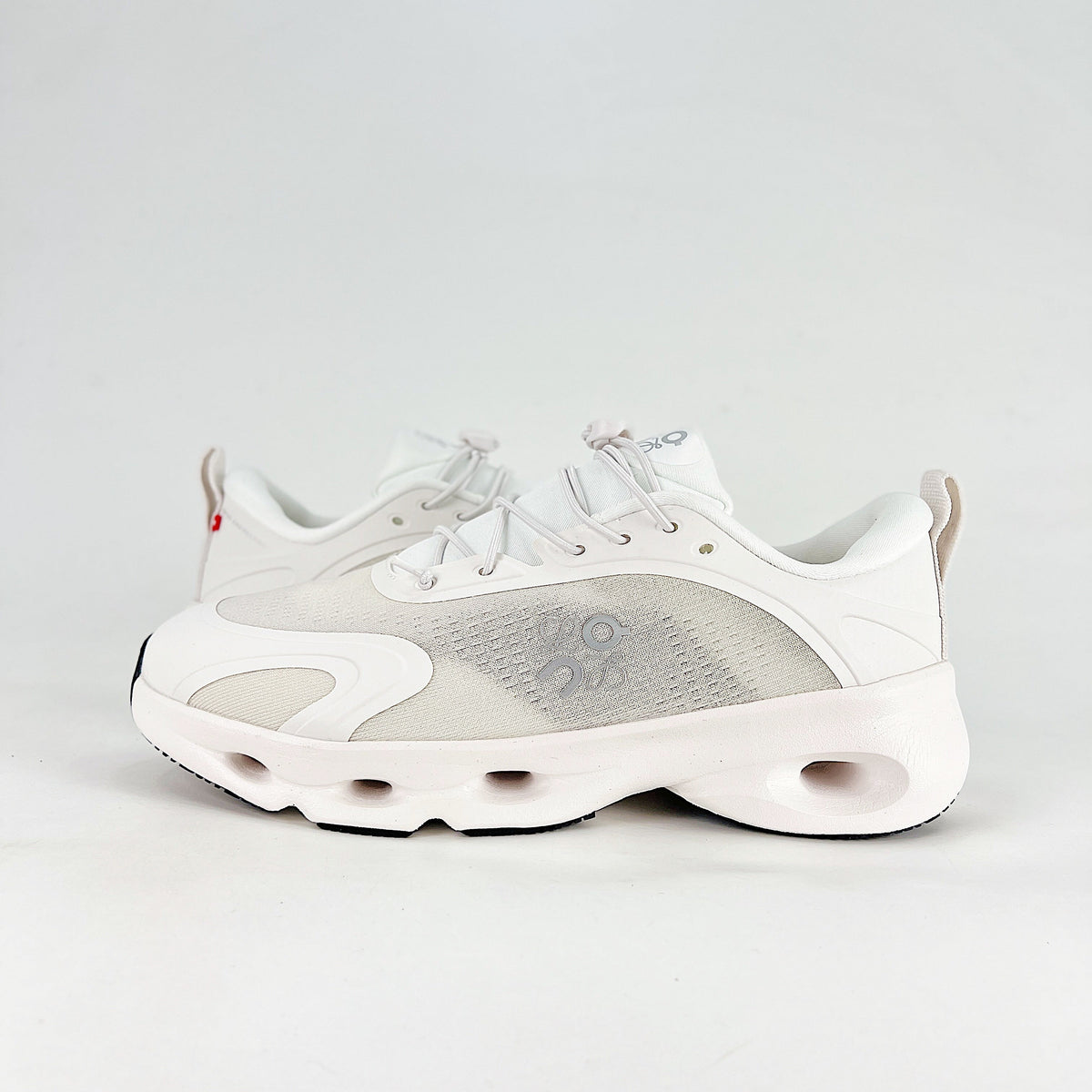Loewe × On Cloudsolo – Unisex Lightweight Breathable Luxury Collaborative Running Shoes | White & Pearl Silver