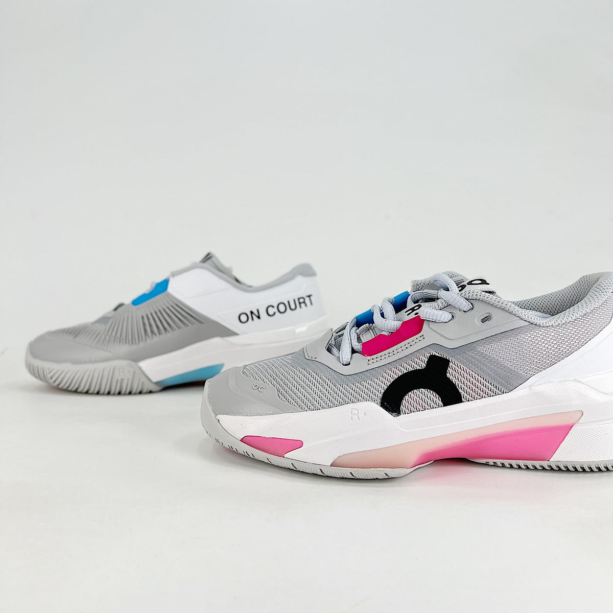 On THE ROGER Pro Fire – Women's Breathable Non-Slip Low-Top Tennis Shoes | Gray & Hot Pink