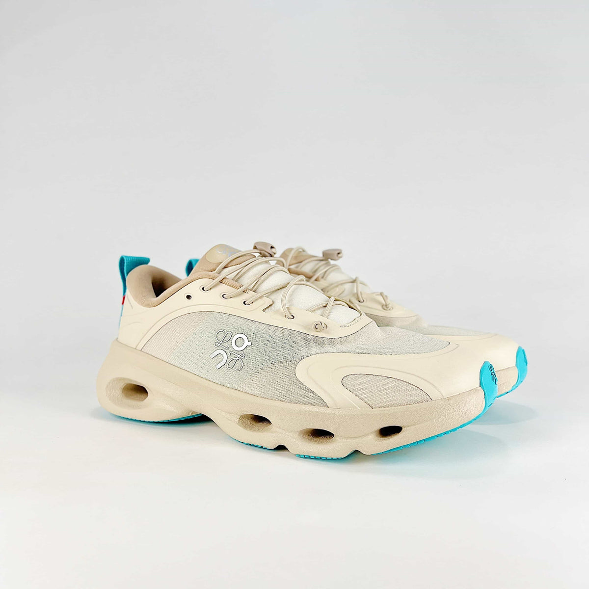 Loewe × On Cloudsolo – Unisex Lightweight Breathable Luxury Collaborative Running Shoes | Cream & Tiffany Blue