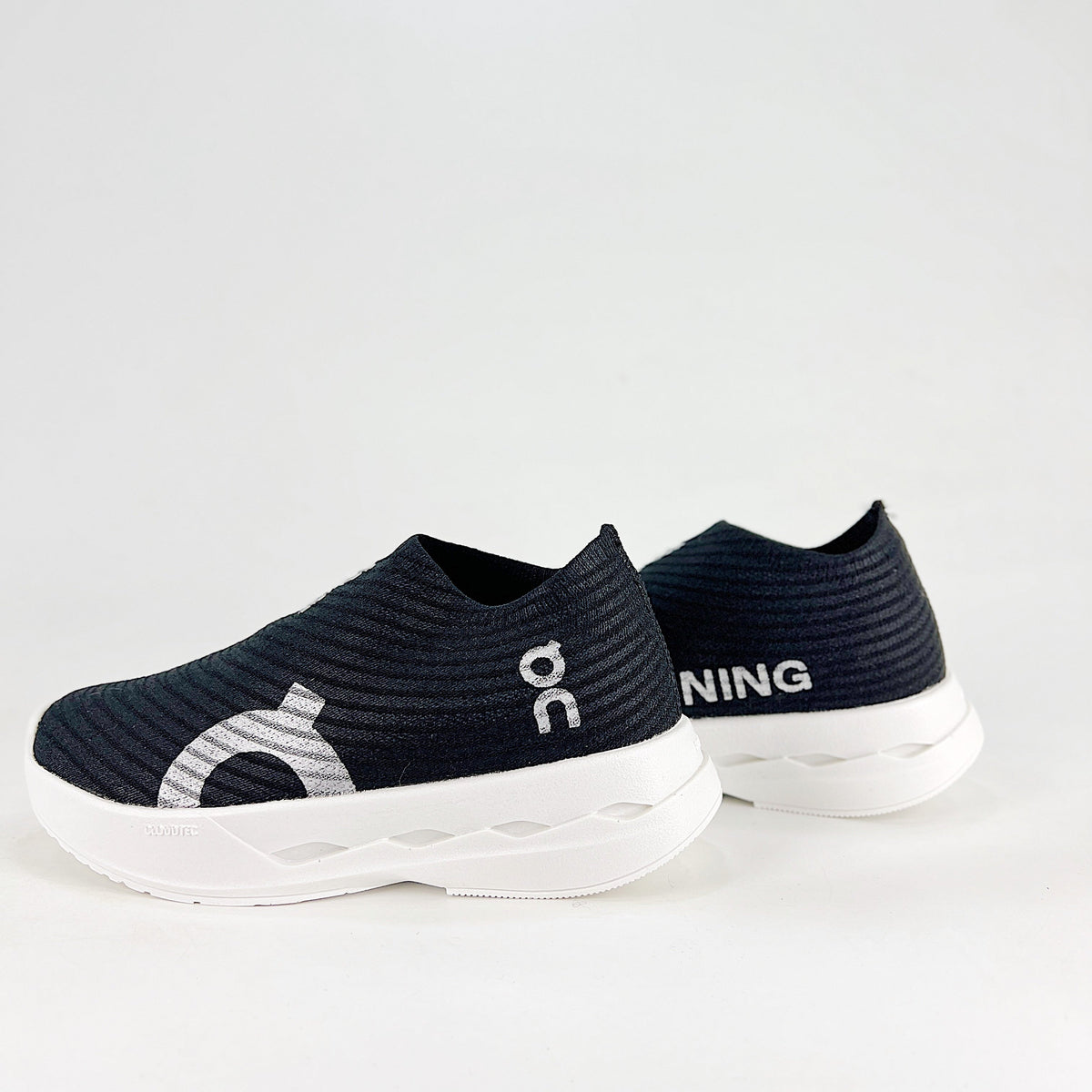On Cloud Boom – Kids Lightweight Breathable Slip-On Running Shoes | Black & White
