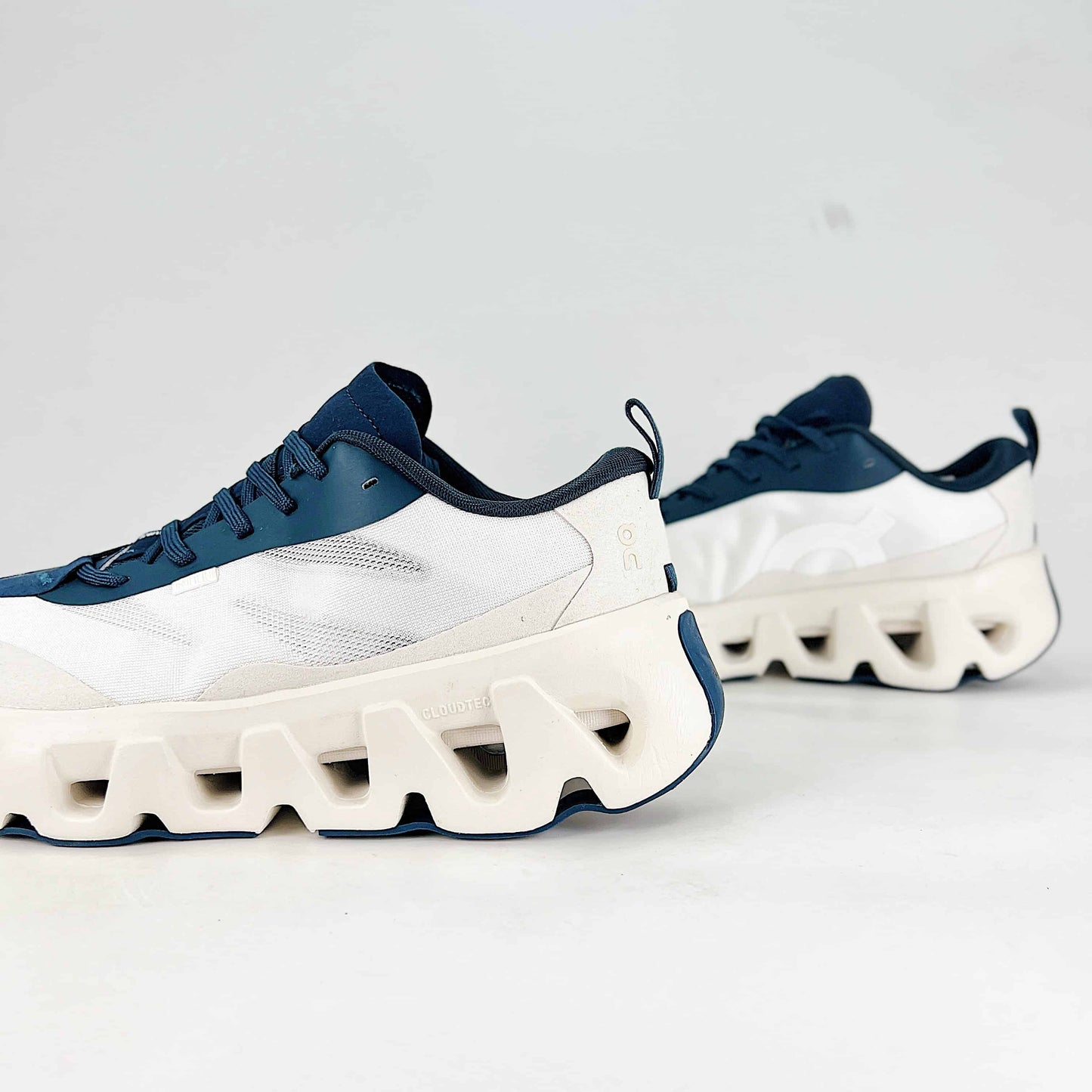 On Cloudswift K-Tech – White & Navy Blue Unisex Lightweight Comfortable Versatile Lifestyle Sneakers