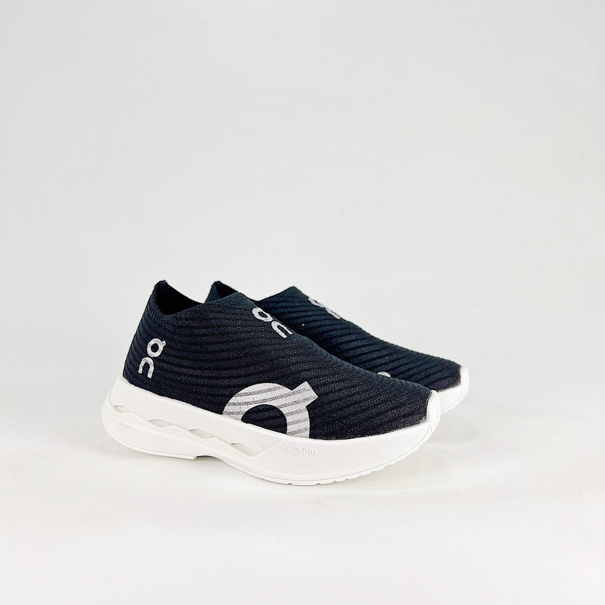 On Cloud Boom – Kids Lightweight Breathable Slip-On Running Shoes | Black & White