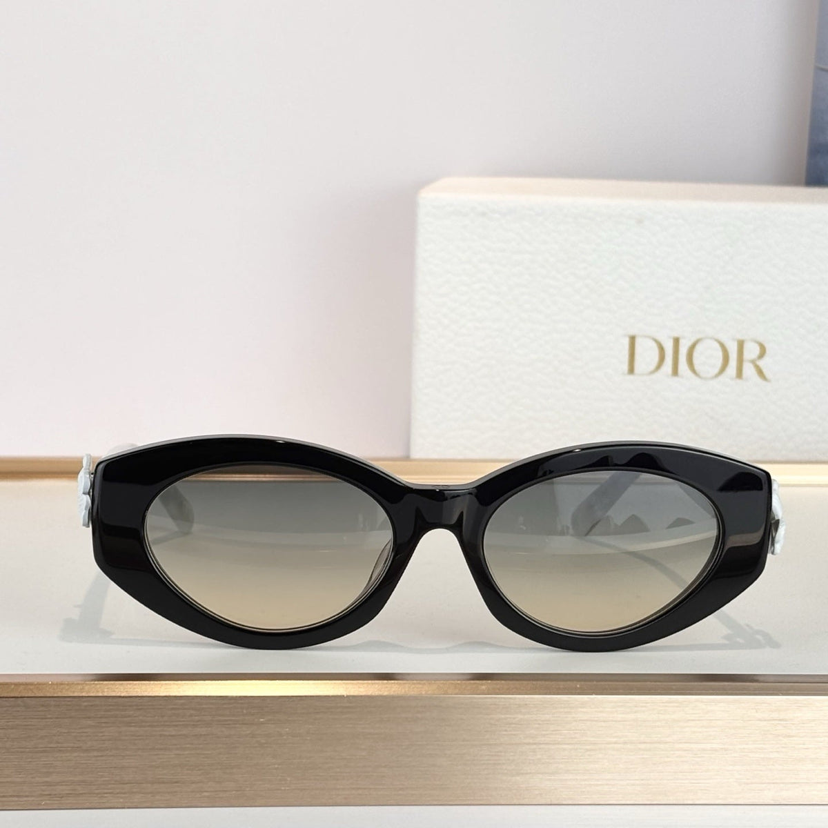 D**R Cat-Eye Oval Sunglasses | Black Acetate Frame, Pearl Temple & 3D Floral Detail