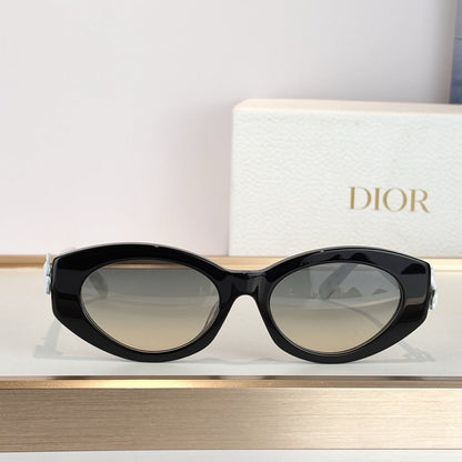 D**R Cat-Eye Oval Sunglasses | Black Acetate Frame, Pearl Temple & 3D Floral Detail