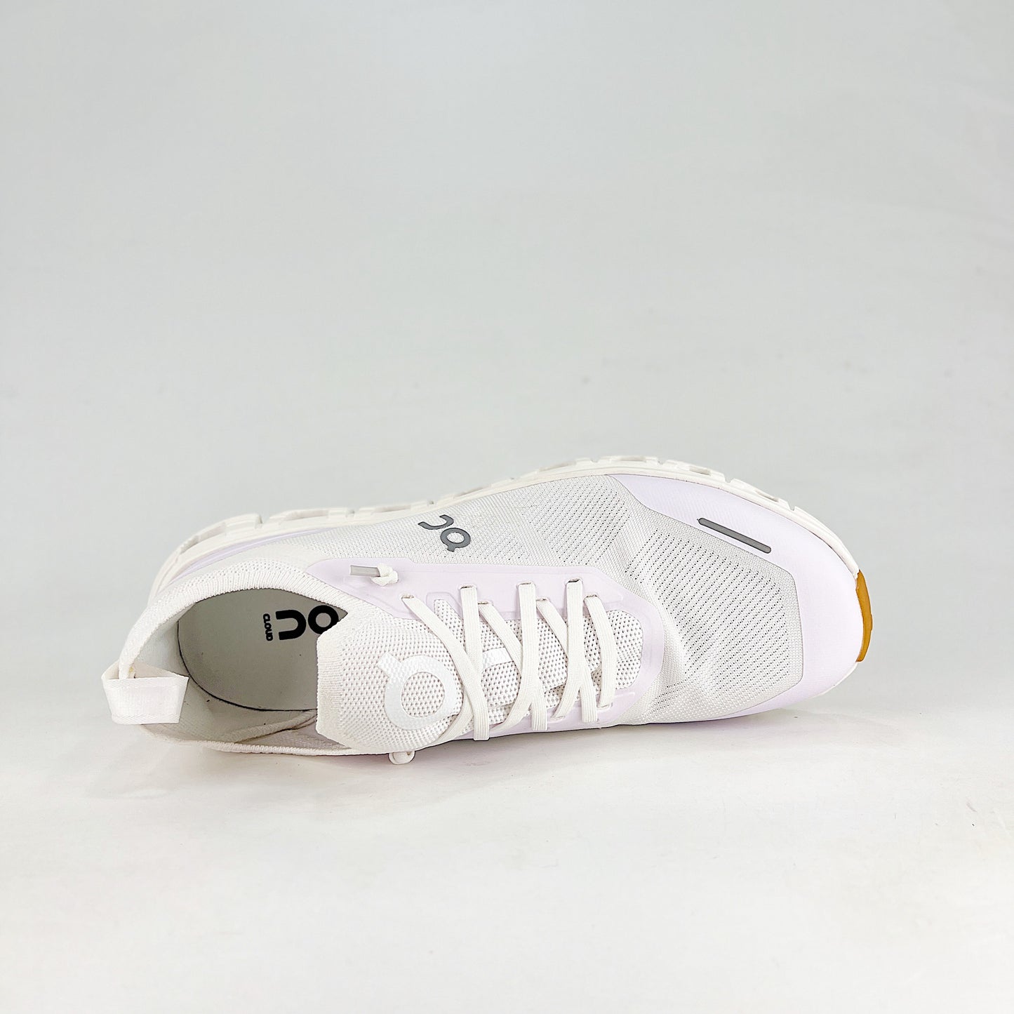 On Running Cloud 6 Versa – All White & Gum Unisex Lifestyle Running Shoes