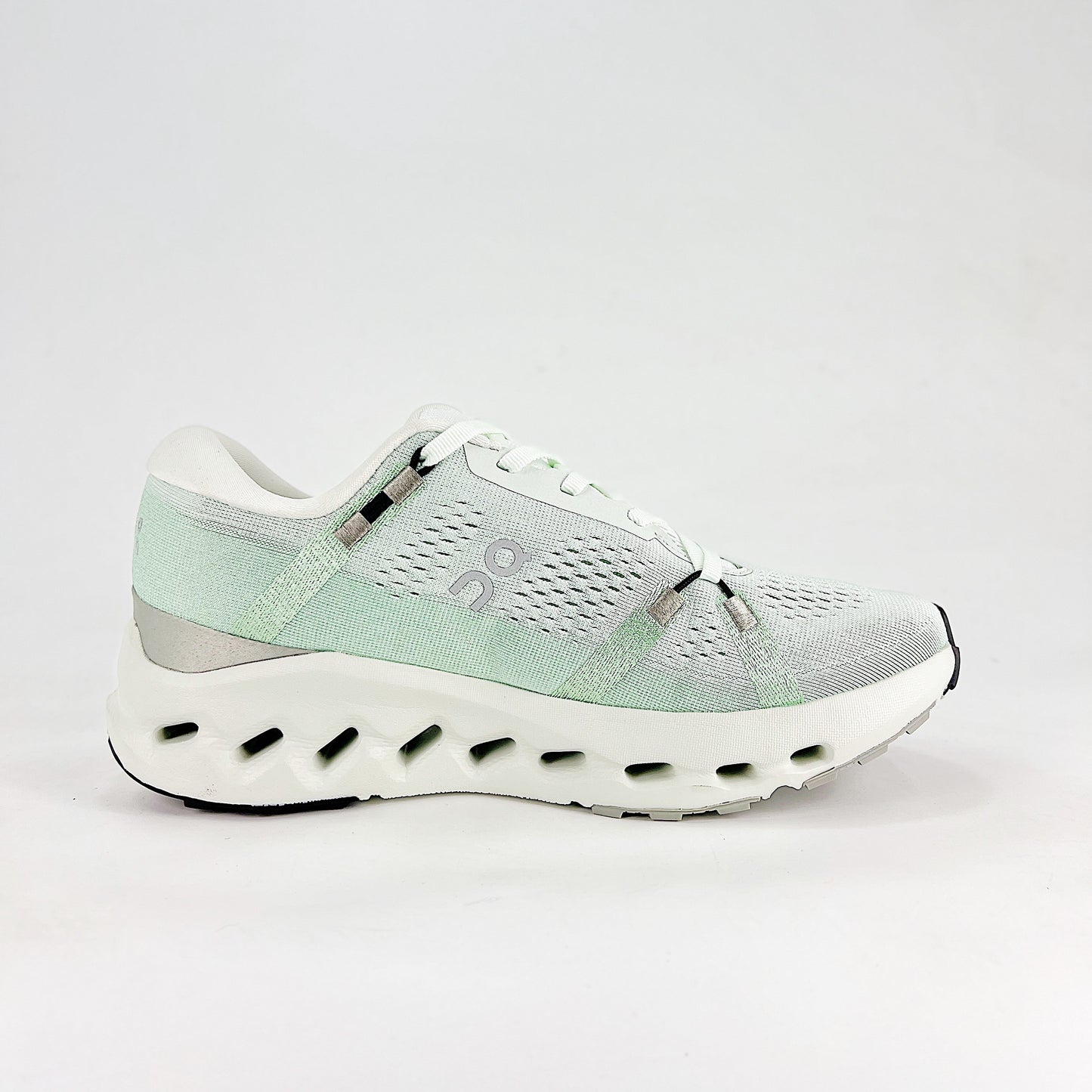 On Running Cloudeclipse – Mint & White Unisex High-Performance Road Running Shoes