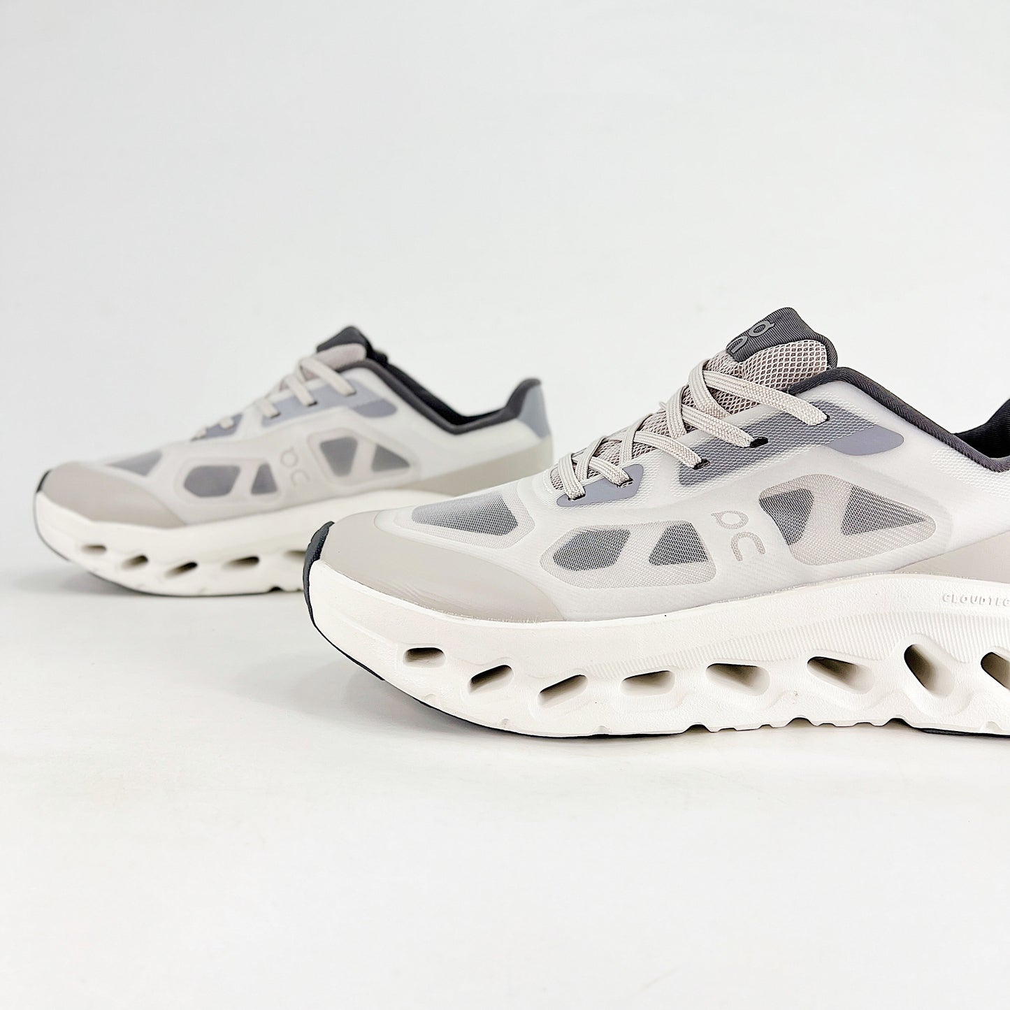 On Cloudtilt Remix – Silver & White Unisex Comfortable Supportive Running & Lifestyle Shoes