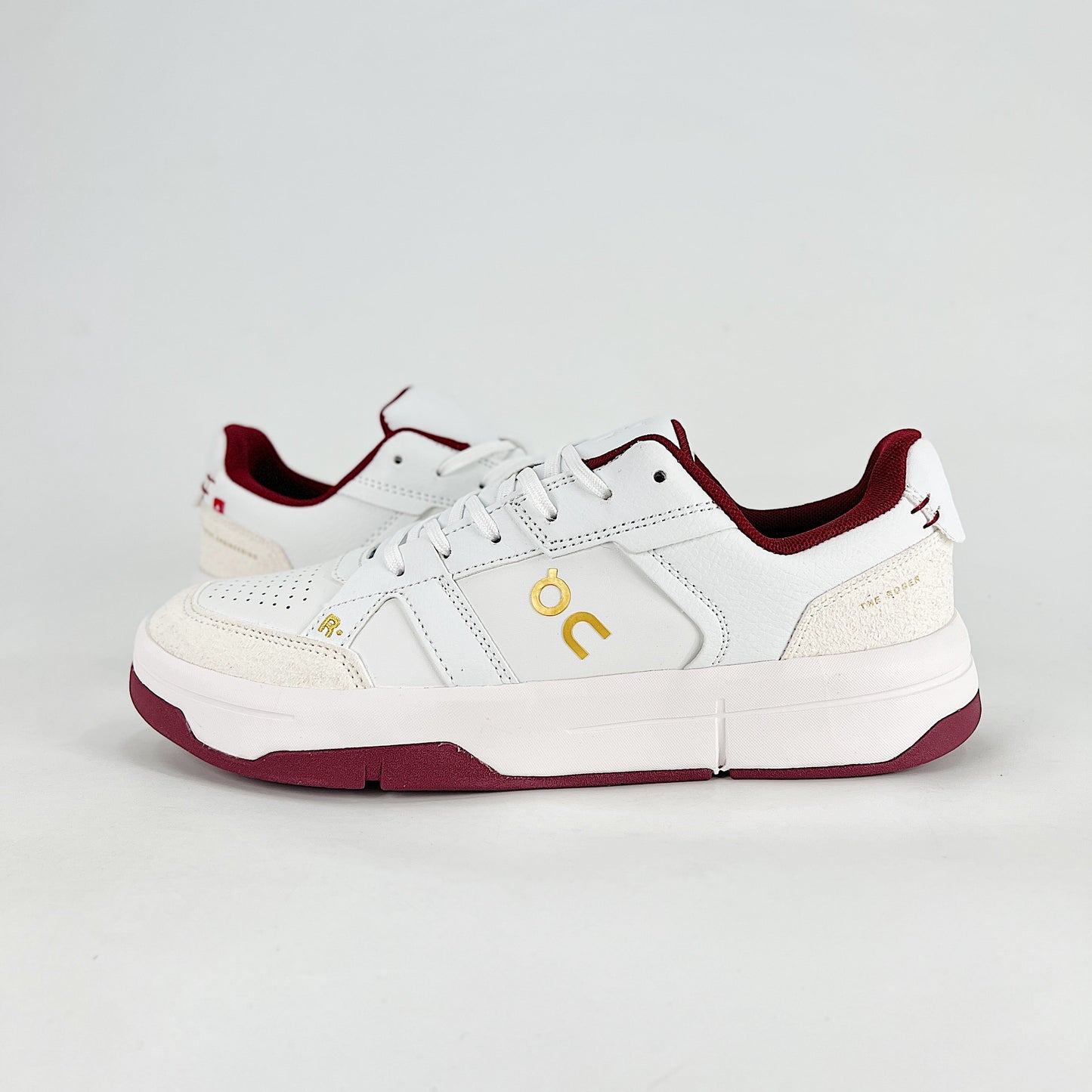 On The Roger Advantage – Triple White Unisex Premium Leather Retro Tennis Lifestyle Sneakers（副本）