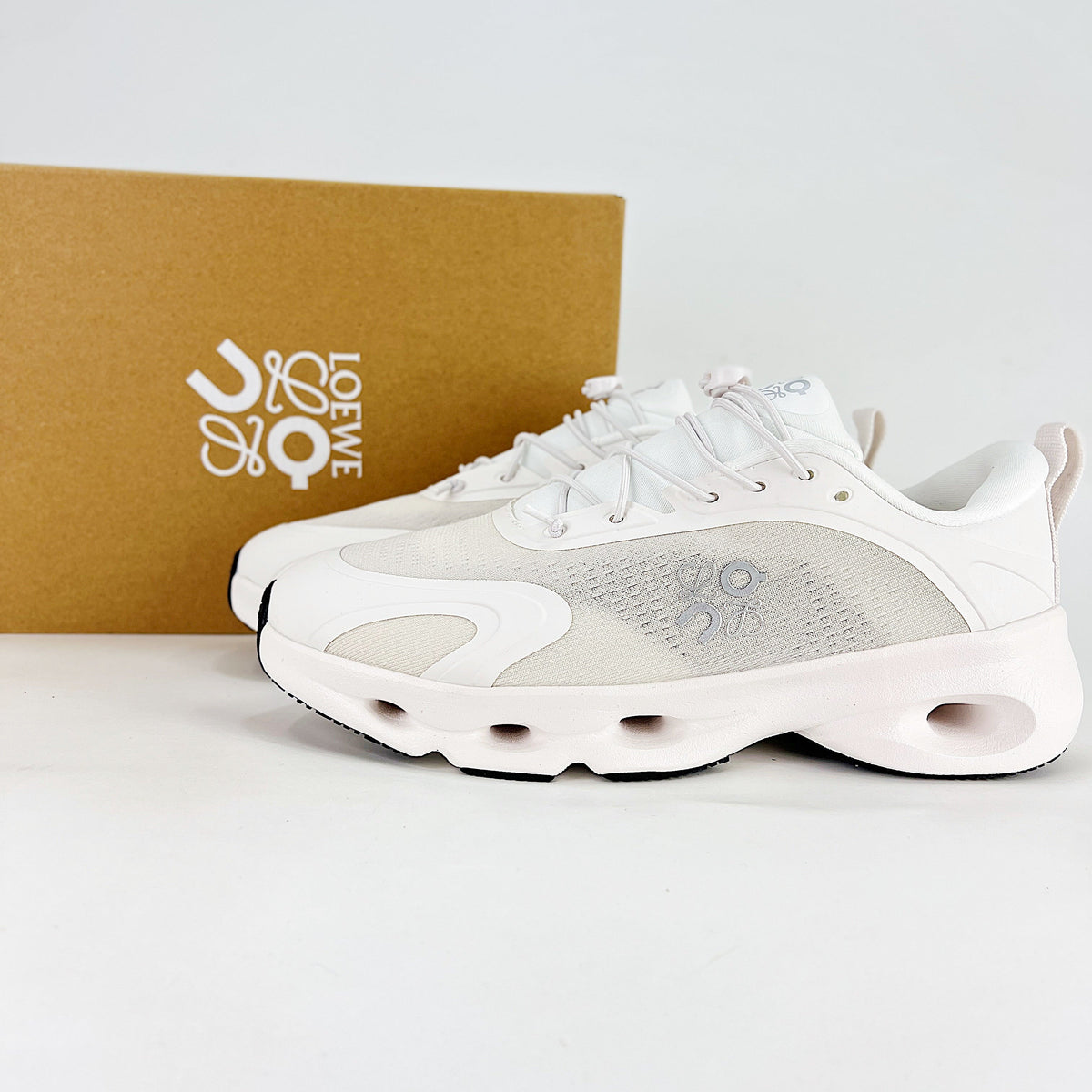 Loewe × On Cloudsolo – Unisex Lightweight Breathable Luxury Collaborative Running Shoes | White & Pearl Gray