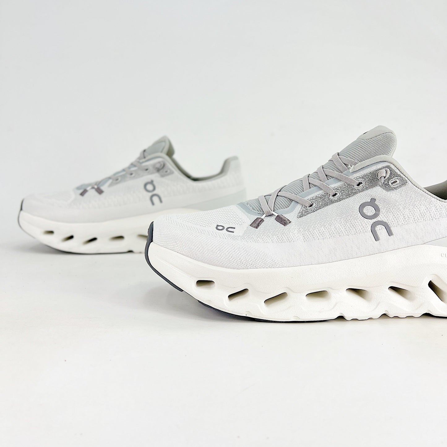On Running Cloudeclipse – Grey & White Unisex High-Performance Road Running Shoes