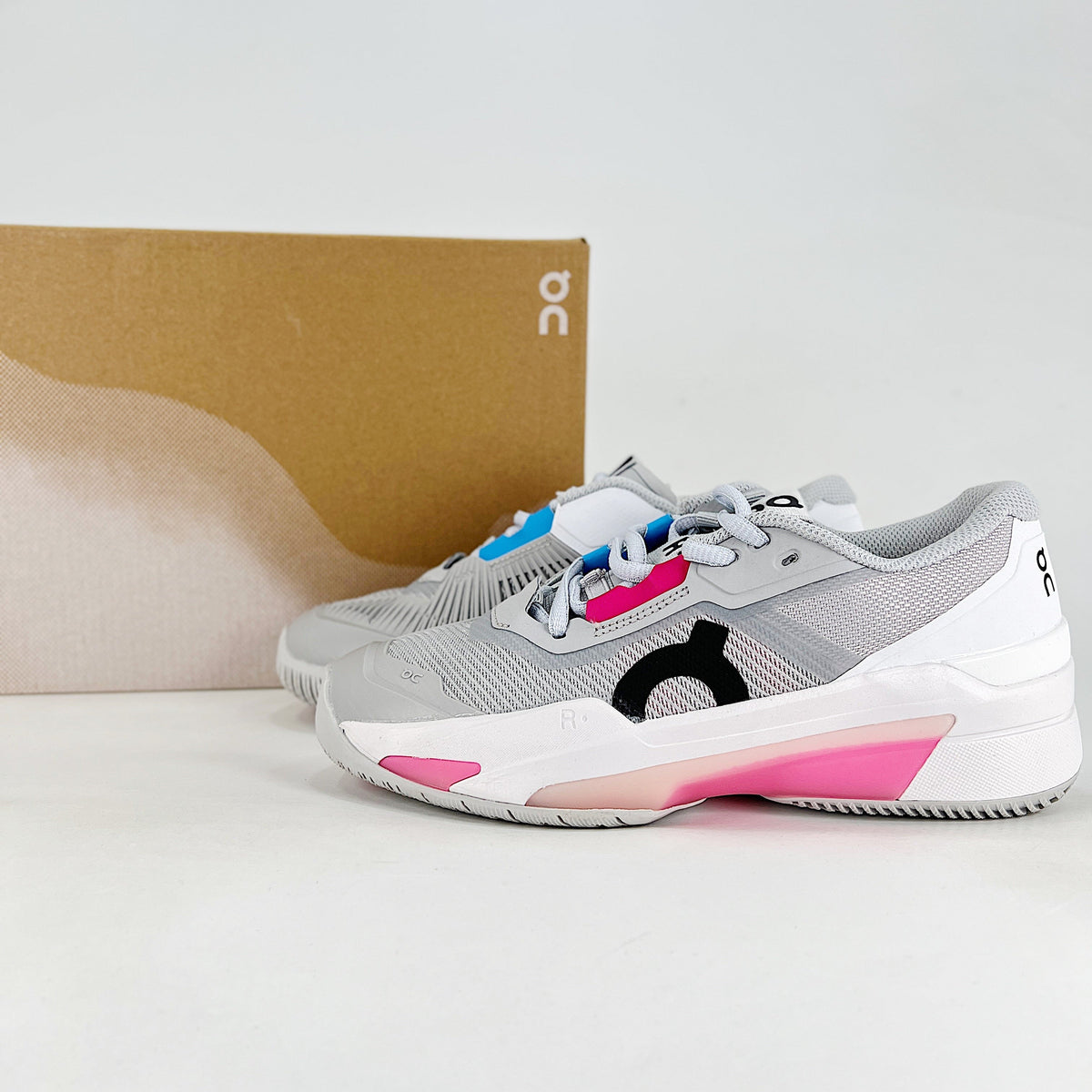 On THE ROGER Pro Fire – Women's Breathable Non-Slip Low-Top Tennis Shoes | Gray & Hot Pink