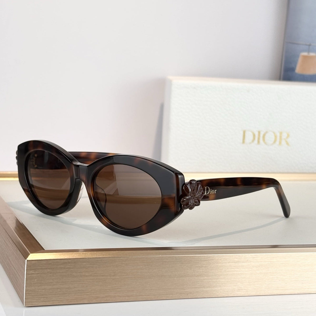 D**R Cat-Eye Oval Sunglasses | Rose Pink Acetate Frame & Dark Green 3D Floral Detail