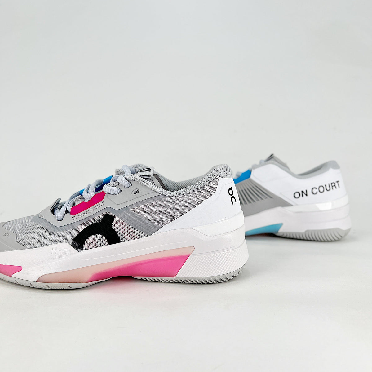 On THE ROGER Pro Fire – Women's Breathable Non-Slip Low-Top Tennis Shoes | Gray & Hot Pink