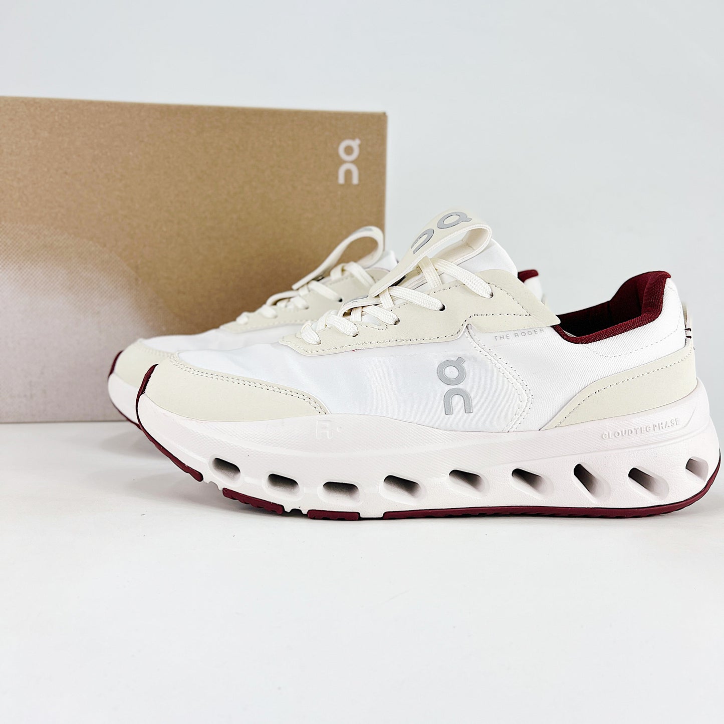 On The Roger Wildcard – White & Cream Unisex Premium Retro Tennis Comfortable Versatile Lifestyle Sneakers