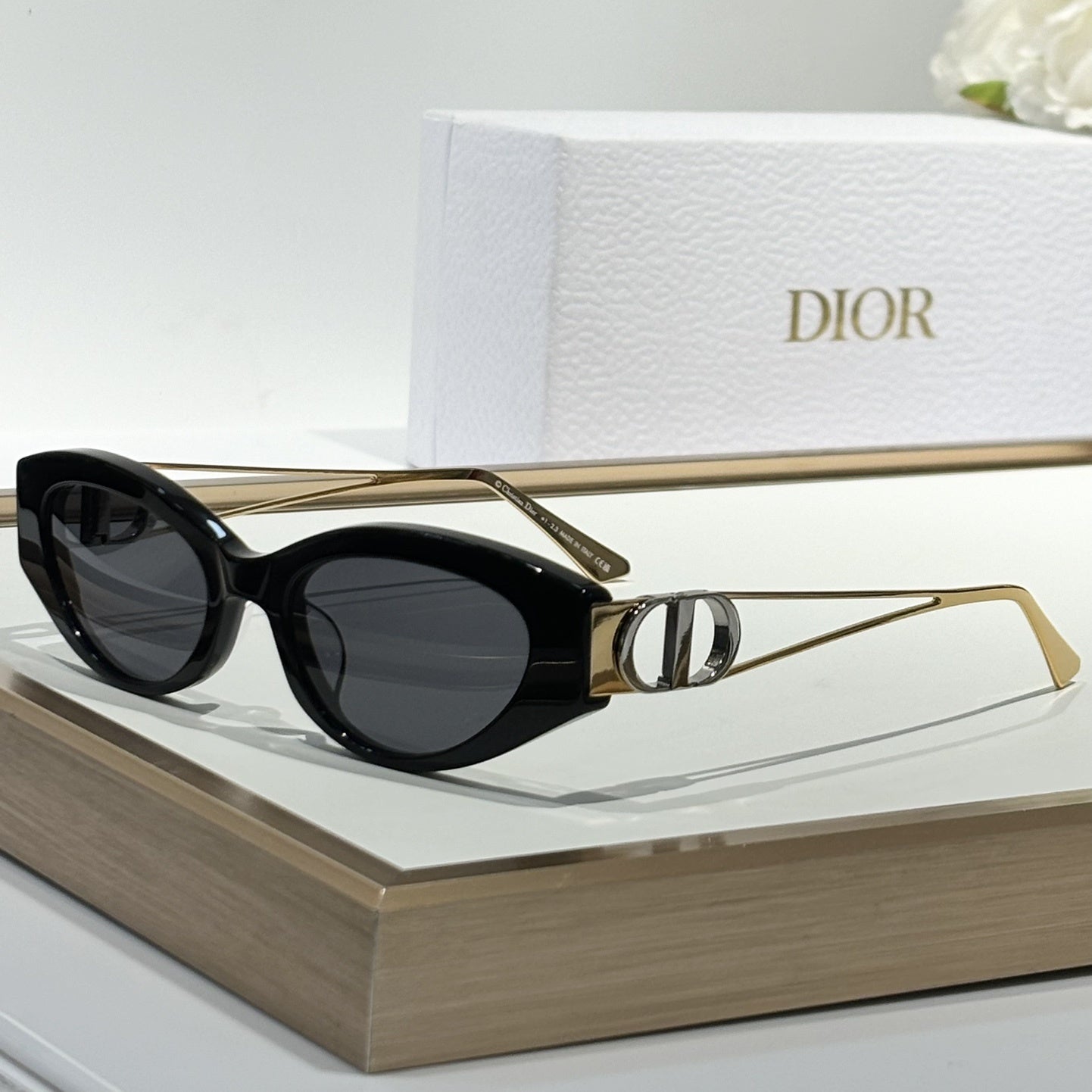 D**R Narrow Cat-Eye Sunglasses | Acetate Frame, CD Metal Badge, Gold Twin-Wire Metal Temple | 6 Colors