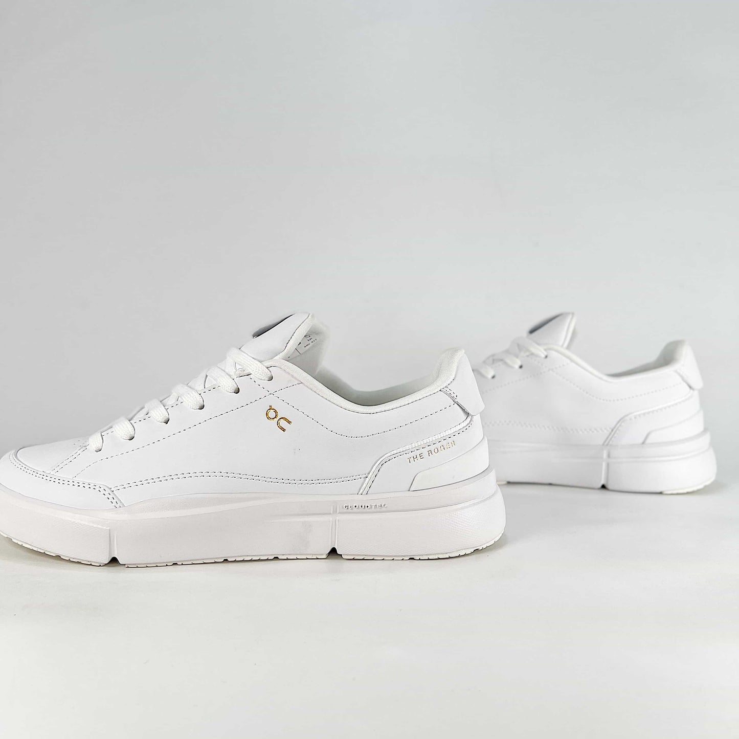 On The Roger Advantage – Triple White Unisex Premium Leather Retro Tennis Lifestyle Sneakers