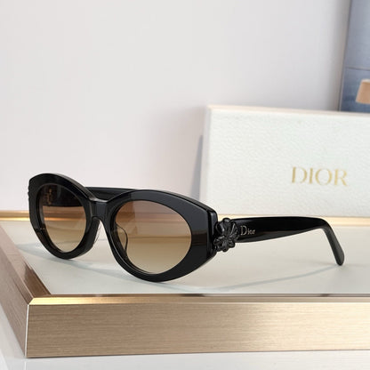 D**R Cat-Eye Oval Sunglasses | Rose Pink Acetate Frame & Dark Green 3D Floral Detail