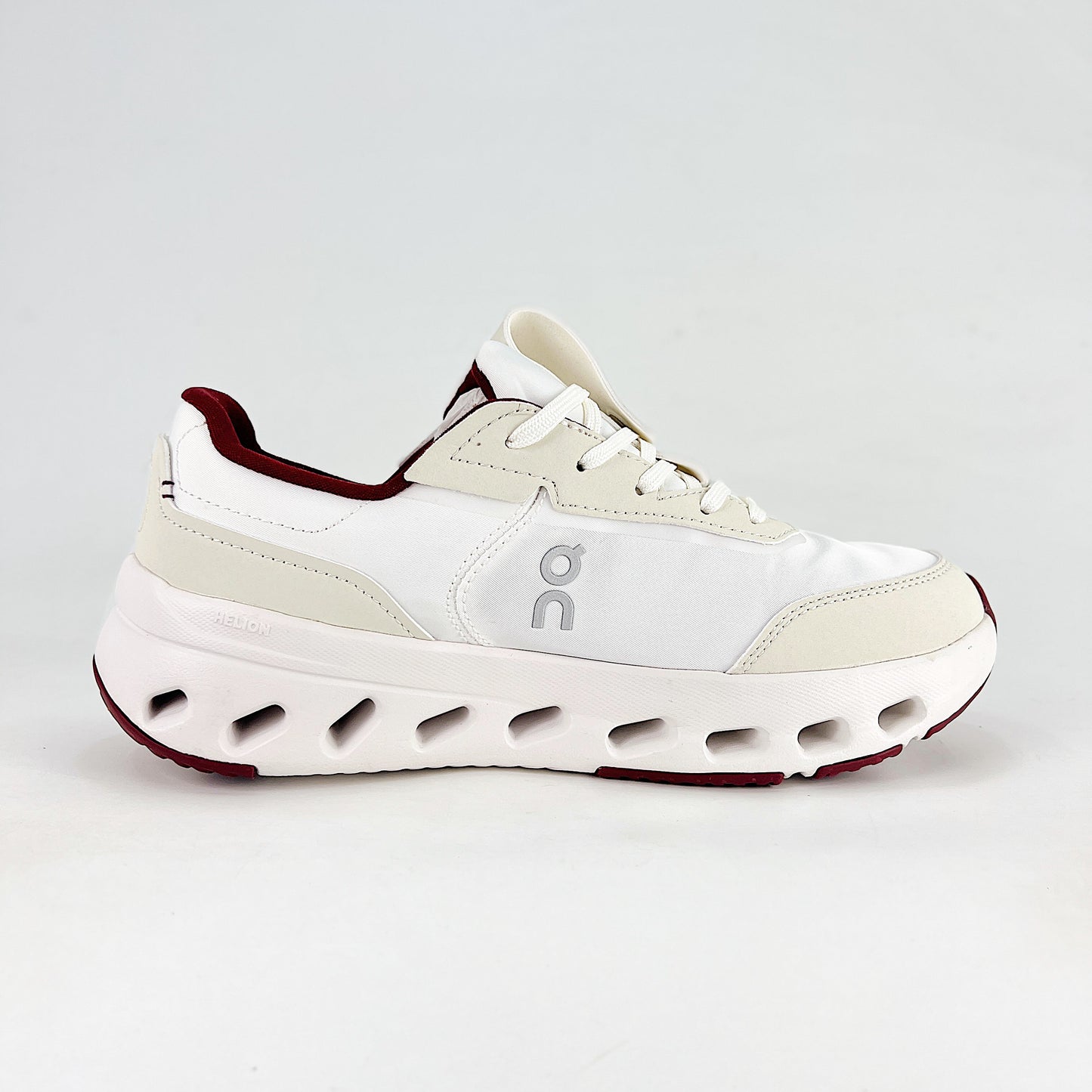 On The Roger Wildcard – White & Cream Unisex Premium Retro Tennis Comfortable Versatile Lifestyle Sneakers