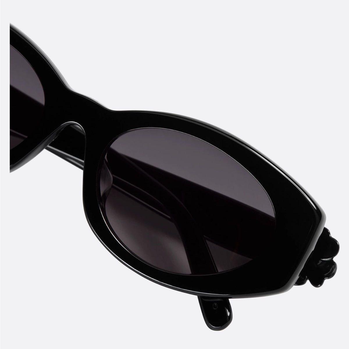 D**R Cat-Eye Oval Sunglasses | Glossy Black Acetate Frame, 3D Floral Detail & Grey Gradient Lenses