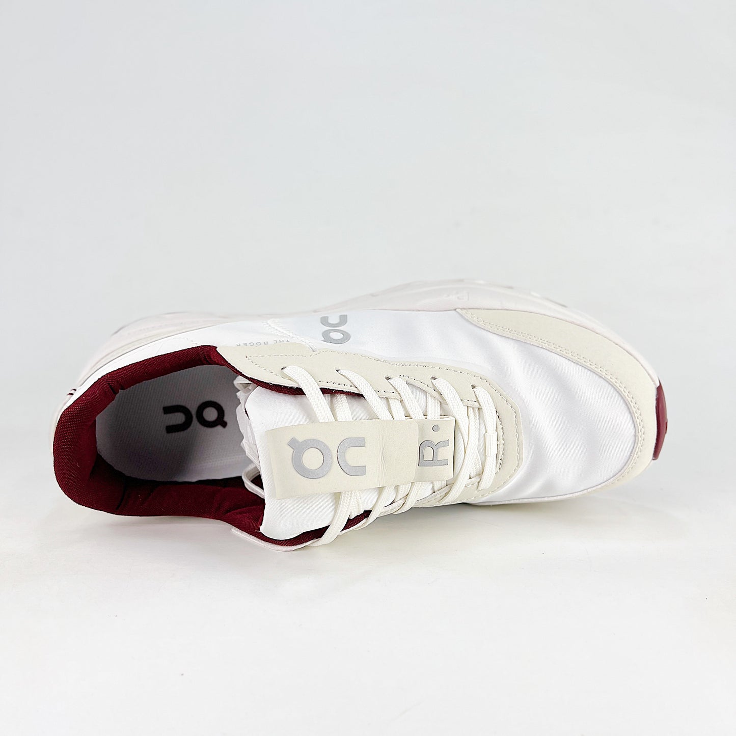 On The Roger Wildcard – White & Cream Unisex Premium Retro Tennis Comfortable Versatile Lifestyle Sneakers