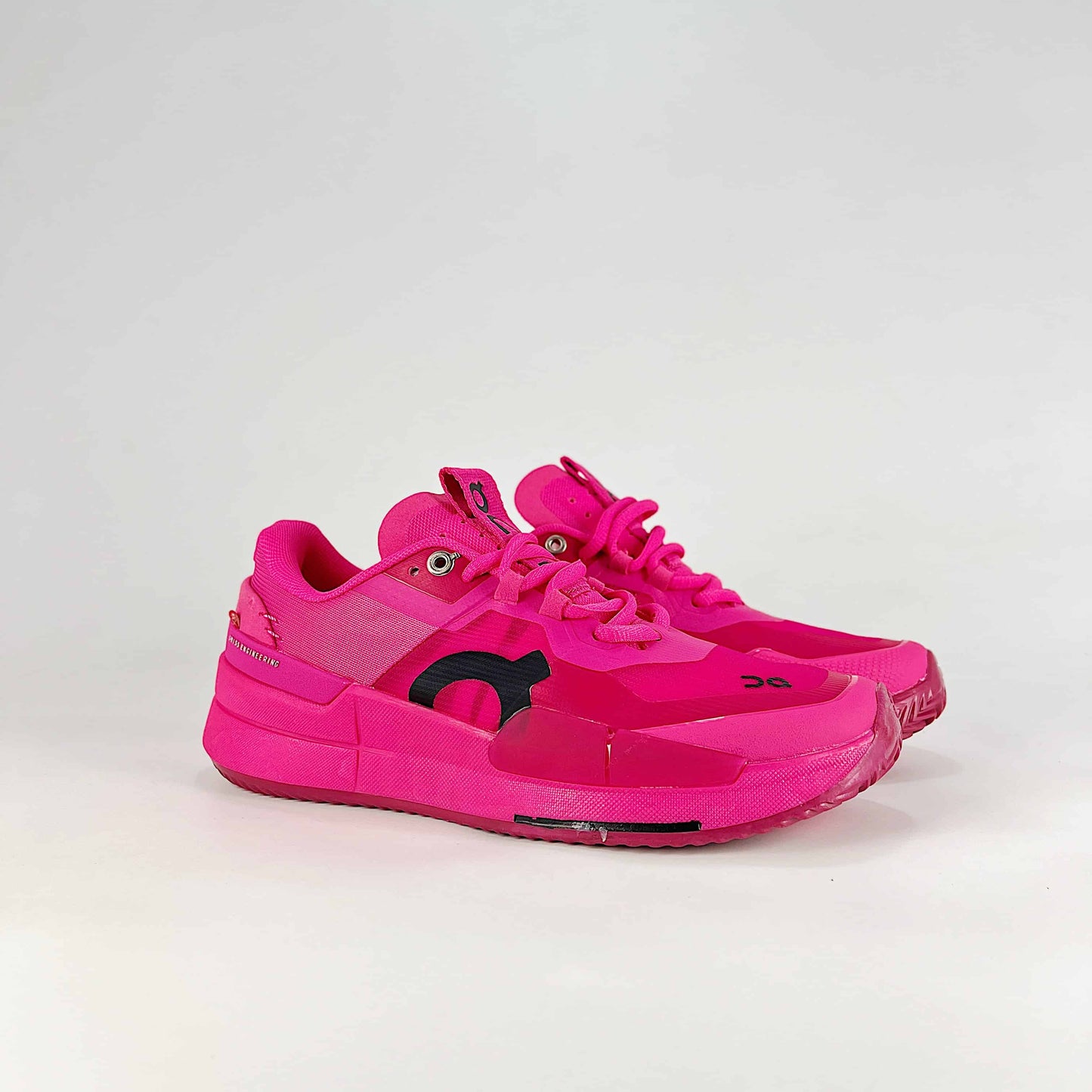 On The Roger Pro 2 – Black & White Unisex Breathable Anti-Slip Shock-Absorbing Tennis Shoes