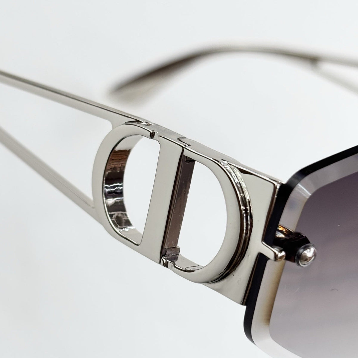 D**R 30Montaigne S6U Rimless Sunglasses | Gold Metal Frame, Brown Gradient Bevelled Lenses, CD Logo Temple | Multiple Colors