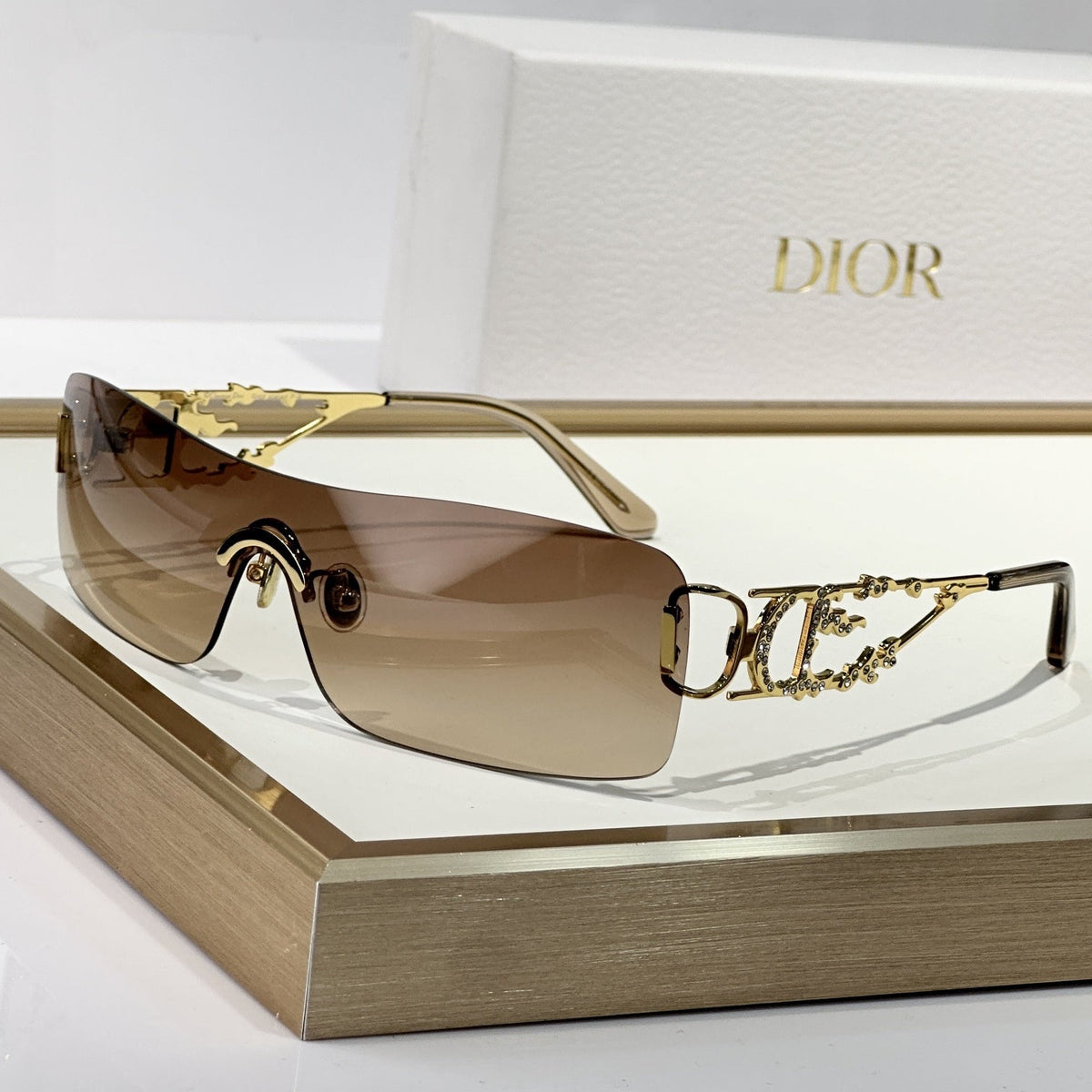 D**R DiorDiamond R1I Round Sunglasses | Black Acetate Frame, Yellow Lenses, Diamond Rivet Detail | Multiple Colors（副本）