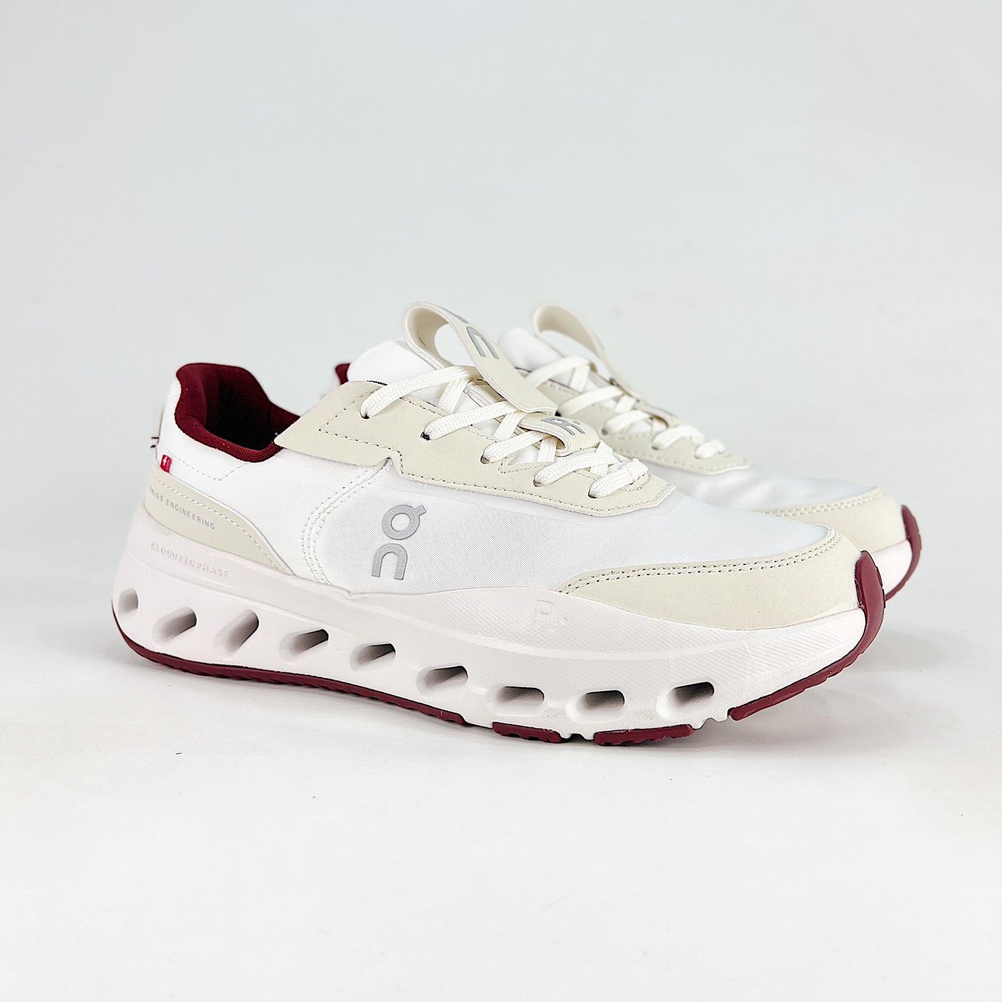 On The Roger Wildcard – White & Cream Unisex Premium Retro Tennis Comfortable Versatile Lifestyle Sneakers