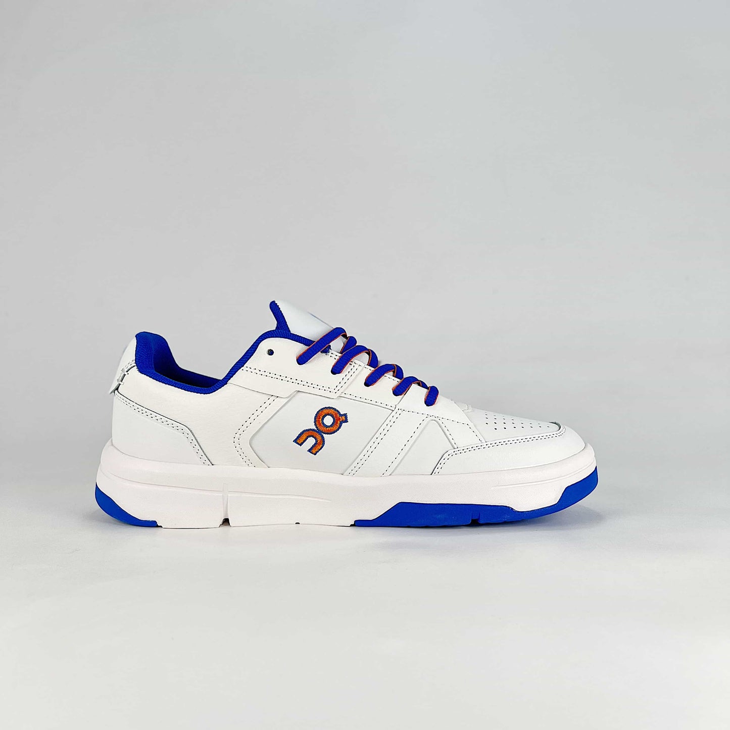 On THE ROGER CH Varsity – White & Royal Blue Unisex Premium Tennis-Inspired Lifestyle Sneakers