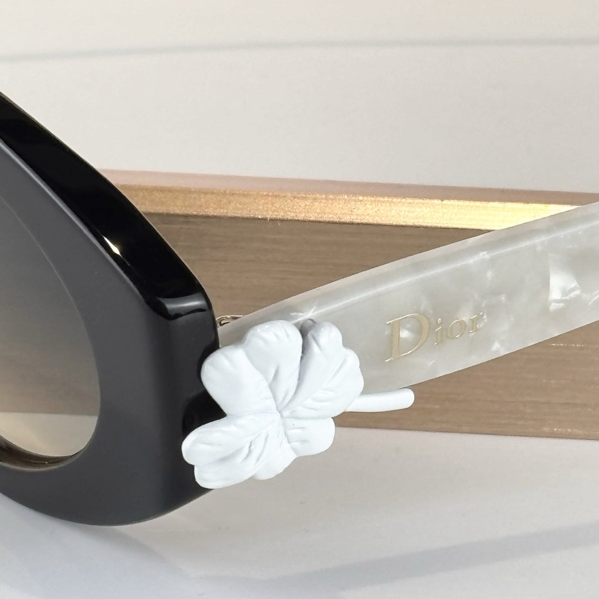 D**R Cat-Eye Oval Sunglasses | Black Acetate Frame, Pearl Temple & 3D Floral Detail
