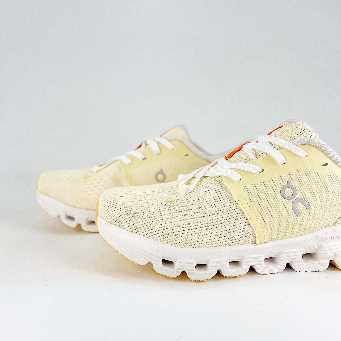 On Running Cloud X – Hay & Peach Women's Lightweight Running Shoes