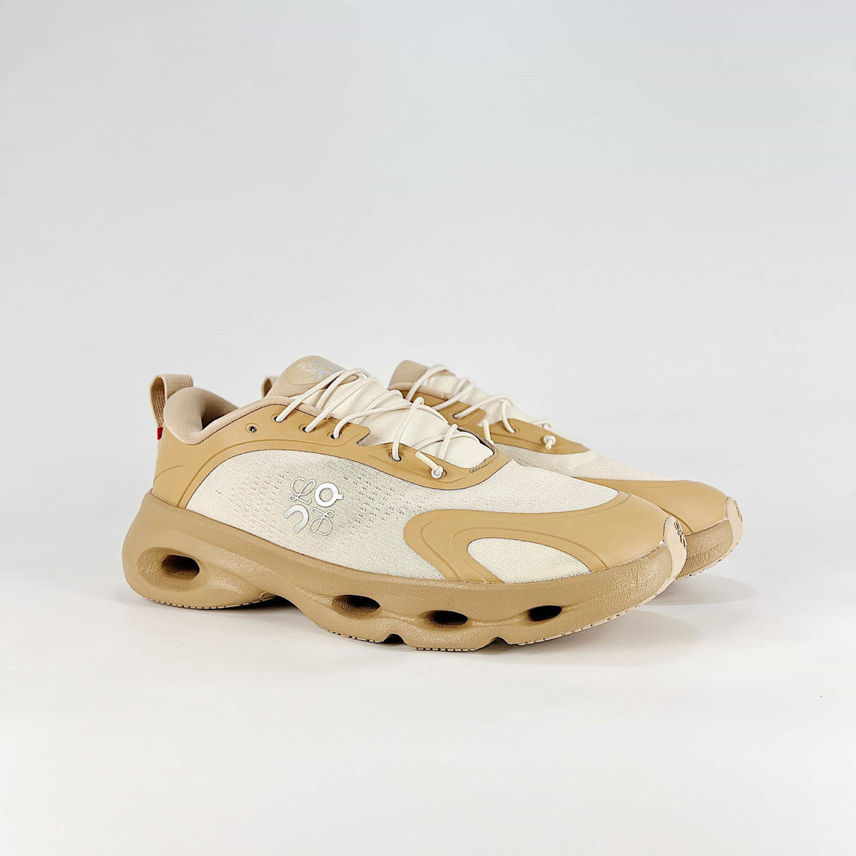 Loewe × On Cloudsolo – Unisex Lightweight Breathable Luxury Collaborative Running Shoes | Cream & Camel