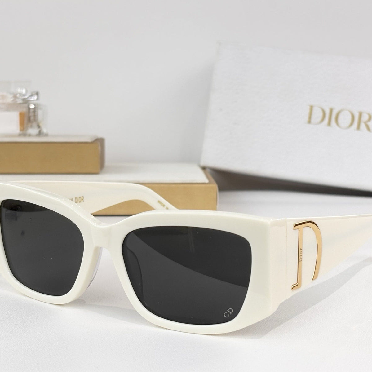 D**R Signature Rectangle Sunglasses | Glossy Black Acetate Frame & Gold D Logo