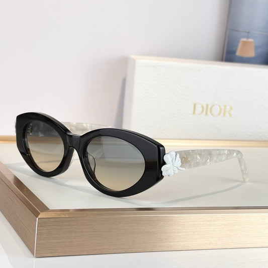 D**R Cat-Eye Oval Sunglasses | Black Acetate Frame, Pearl Temple & 3D Floral Detail