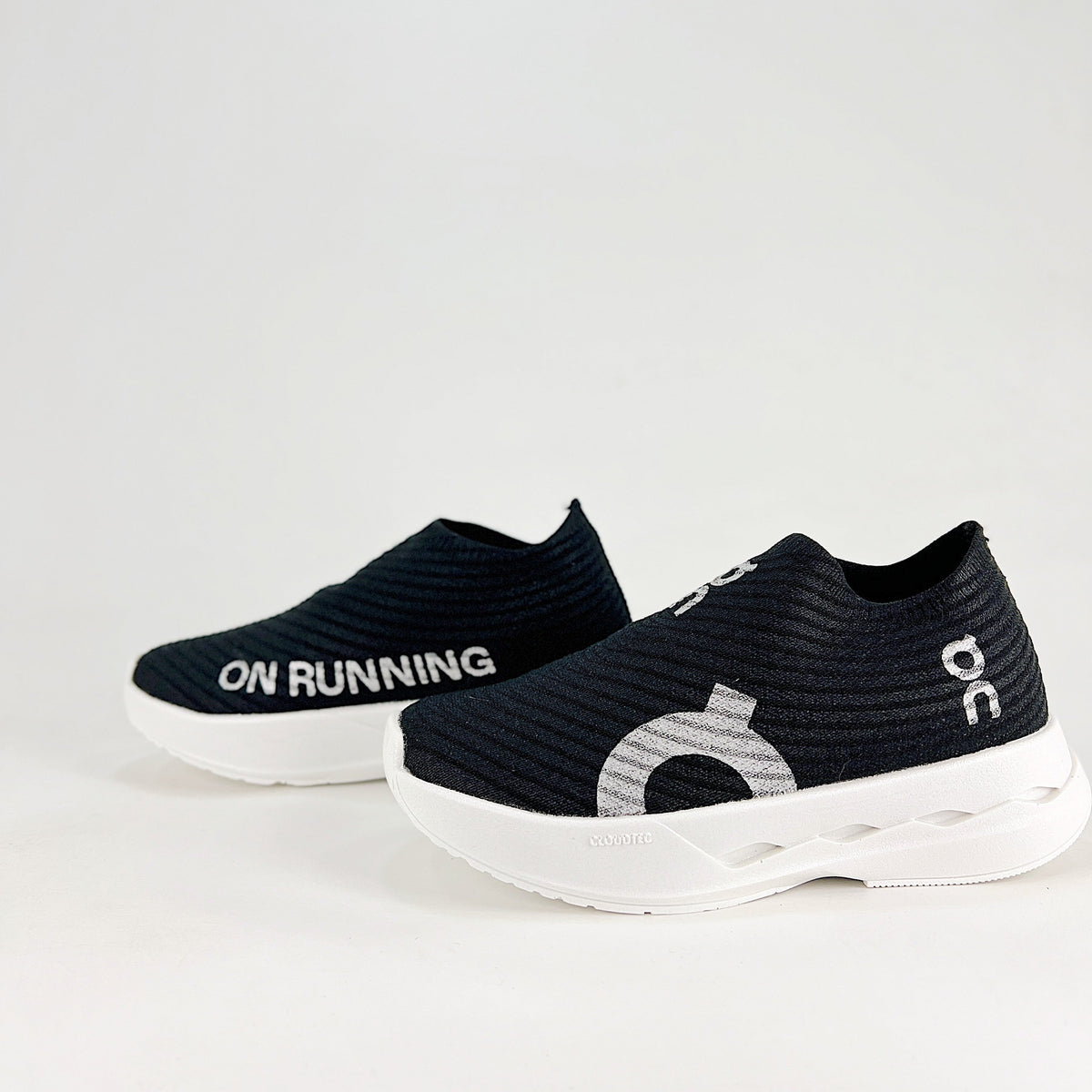 On Cloud Boom – Kids Lightweight Breathable Slip-On Running Shoes | Black & White