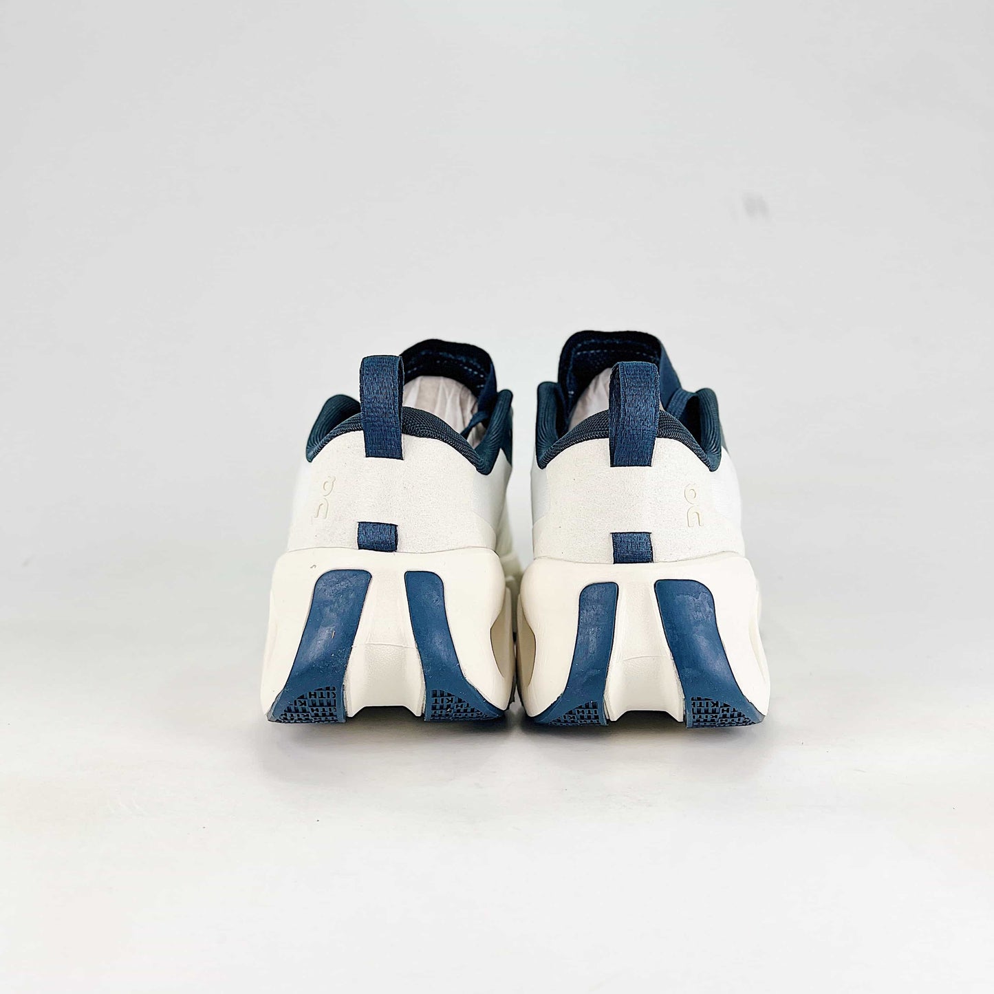 On Cloudswift K-Tech – White & Navy Blue Unisex Lightweight Comfortable Versatile Lifestyle Sneakers