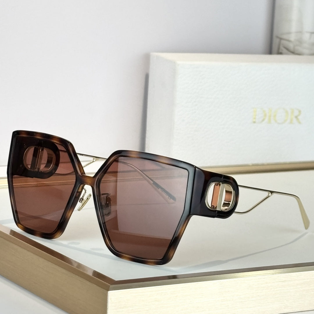 D**R 30Montaigne Butterfly Sunglasses | Tortoise Acetate Frame, Brown Gradient Lenses & CD Logo