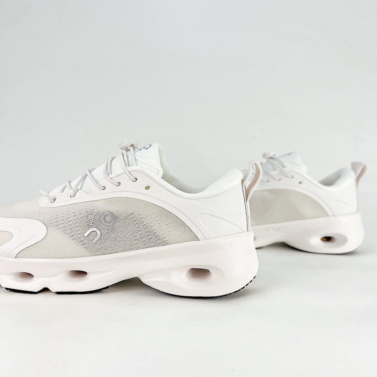 Loewe × On Cloudsolo – Unisex Lightweight Breathable Luxury Collaborative Running Shoes | White & Pearl Silver