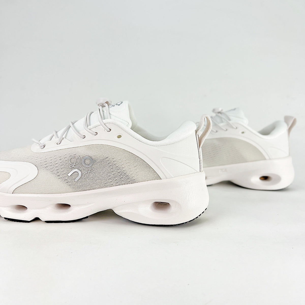 Loewe × On Cloudsolo – Unisex Lightweight Breathable Luxury Collaborative Running Shoes | White & Pearl Gray