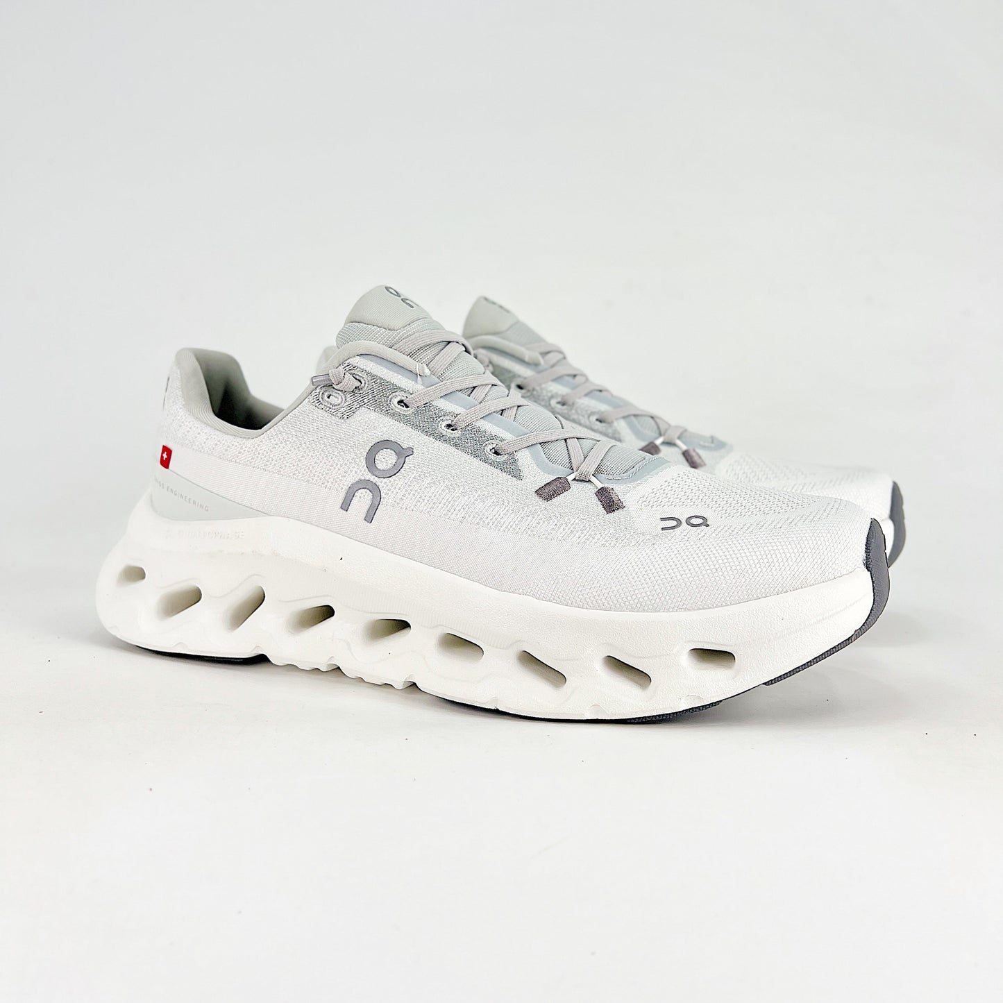 On Running Cloudeclipse – Grey & White Unisex High-Performance Road Running Shoes