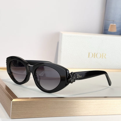 D**R Cat-Eye Oval Sunglasses | Rose Pink Acetate Frame & Dark Green 3D Floral Detail