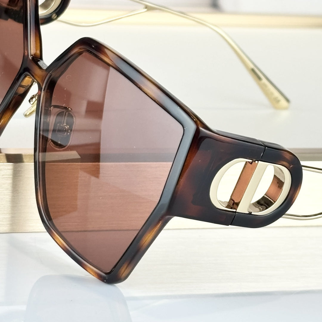 D**R 30Montaigne Butterfly Sunglasses | Tortoise Acetate Frame, Brown Gradient Lenses & CD Logo