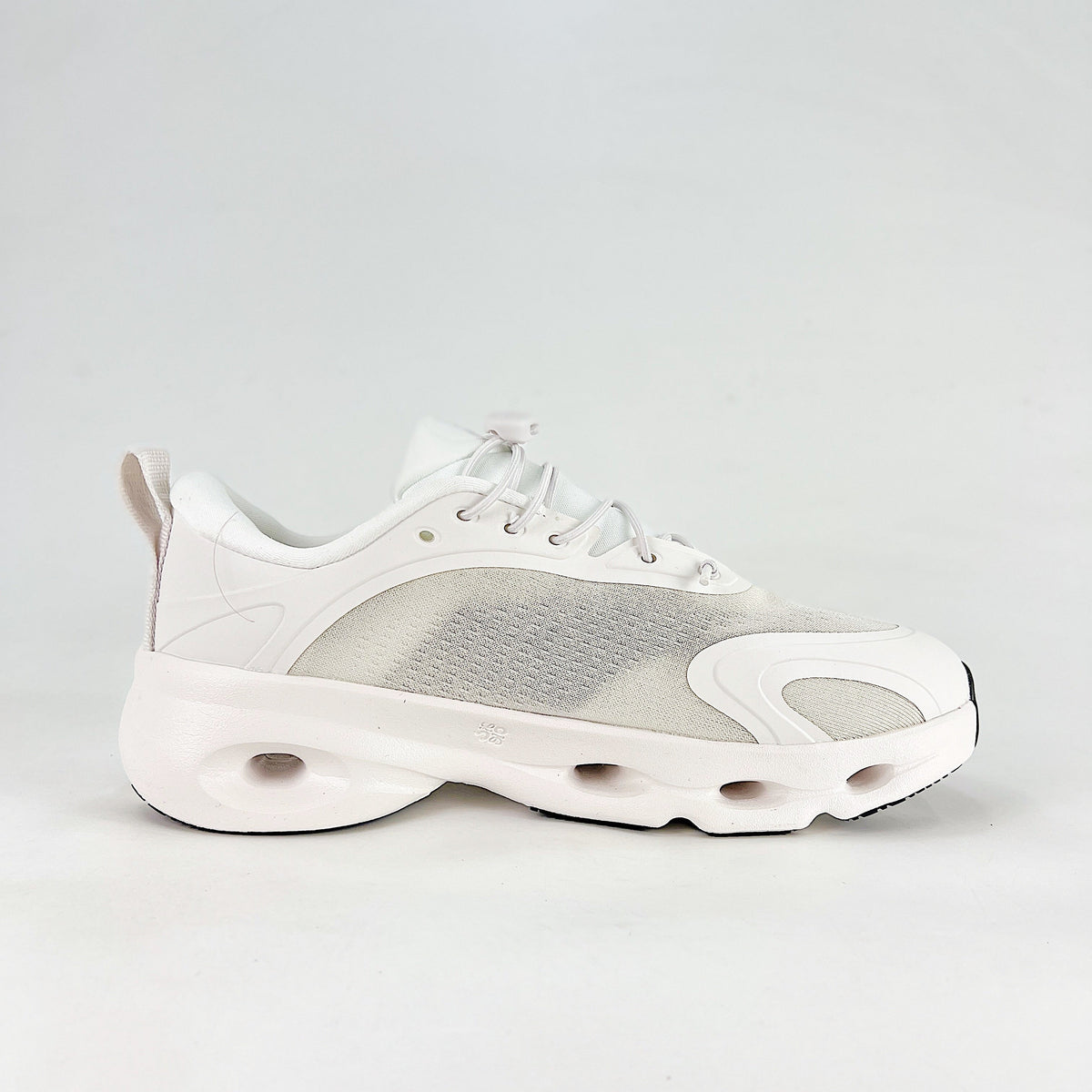 Loewe × On Cloudsolo – Unisex Lightweight Breathable Luxury Collaborative Running Shoes | White & Pearl Silver