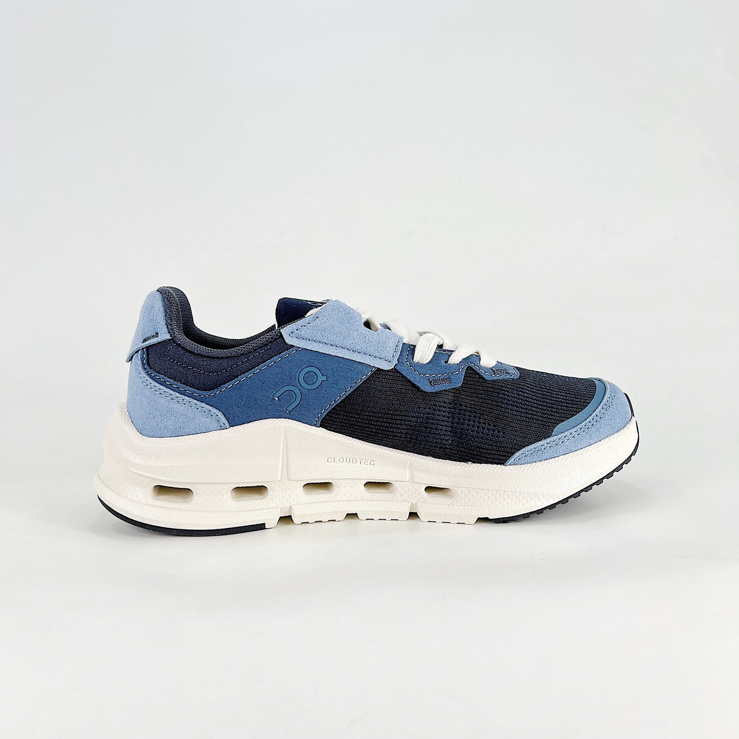 On Cloudnova Form – Navy Blue & Steel Blue Unisex Retro-Inspired Lightweight Lifestyle Sneakers